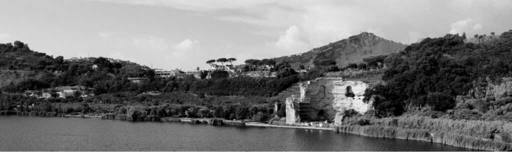 Il tempio di Apollo sul lago d'Averno visto dal drone [FOTO]