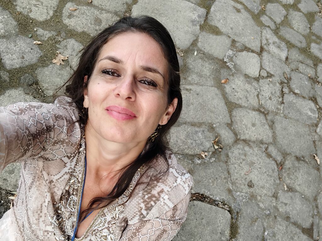 Raffaella Iovine, presidente del Gruppo Archeologico Campi Flegrei: visita guidata al Rione Terra di Pozzuoli