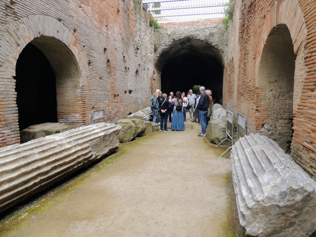 L'Anfiteatro Flavio di Pozzuoli, tra i più grandi anfiteatri romani mai costruiti L'Anfiteatro Flavio di Pozzuoli, tra i più grandi anfiteatri romani mai costruiti